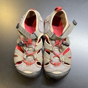 Kids KEEN Seacamp II CNX Closed Toe Sandals - Red & Gray Size 2